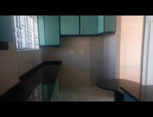 3 BEDROOM APARTMENT FOR SALE IN ISIPINGO BEACH